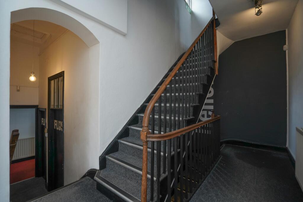 Tavistock St & Claren St - Upstairs office space-18.jpg