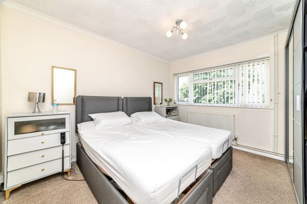 Links Drive, Tilehurst, Reading, RG30 - More