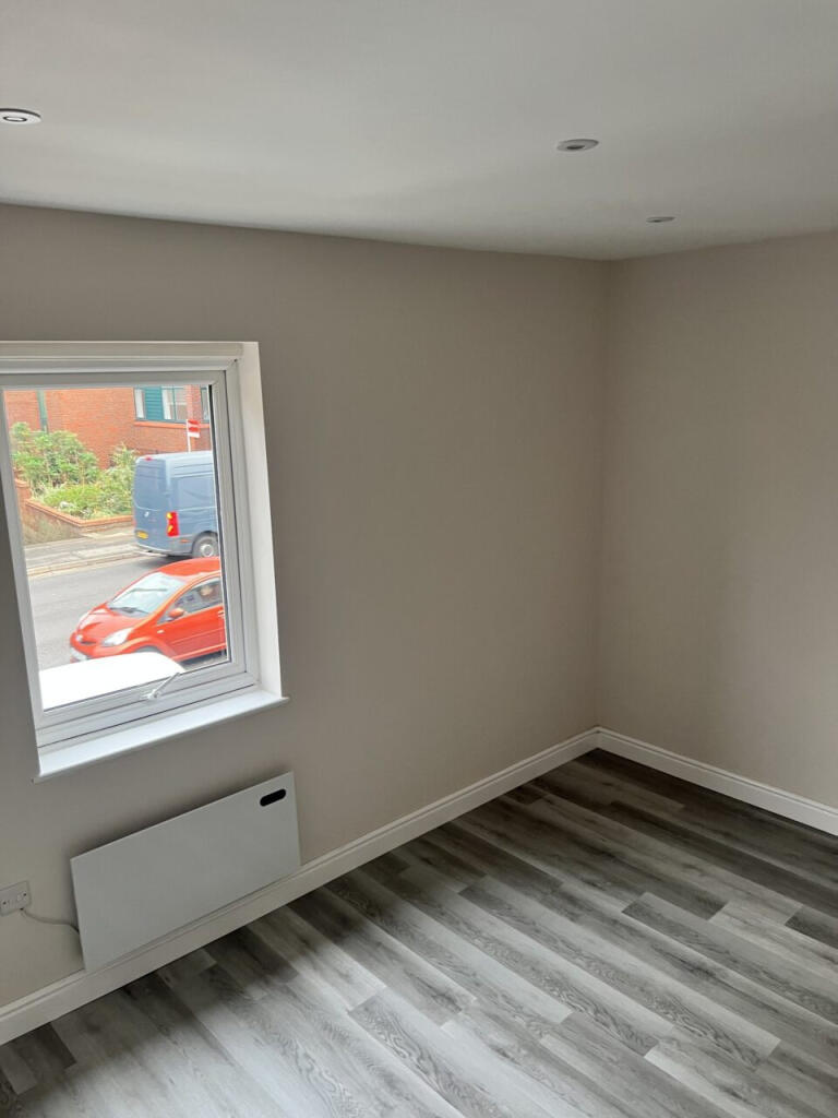 Apartment in Slough, Chalvey - View 5