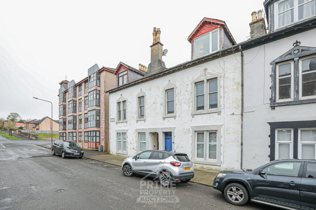 Main image of property: Flat 2/2, 54 John Street, Helensburgh, G84 8XL