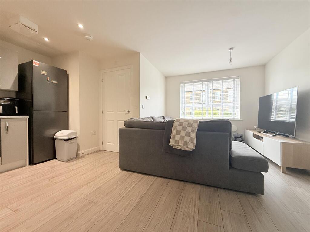 House in Mottram - View 5