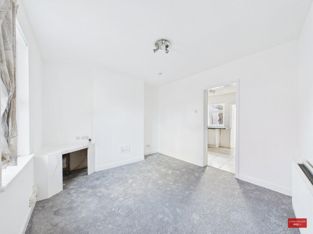 House in Gloucester - View 2