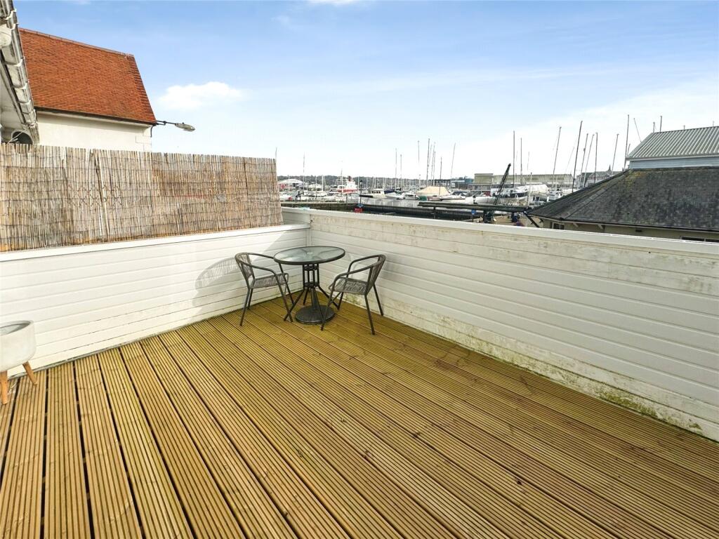 Main image of property: The Arcade, Cowes, PO31