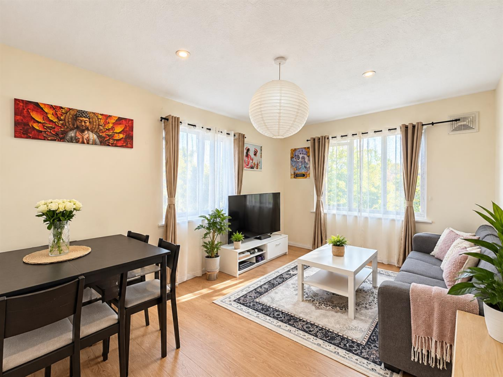 Apartment in Twickenham - View 4
