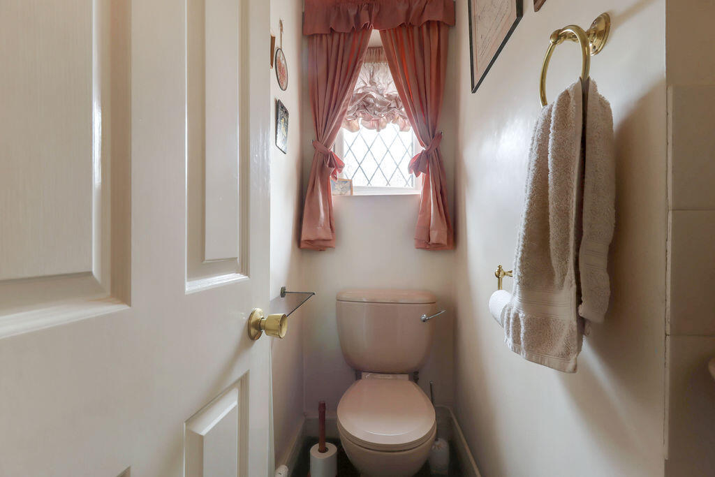 House in Surrey Heath, Windlesham - More