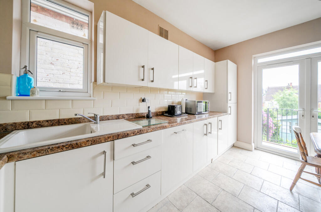 House in Tunbridge Wells, Kent - More