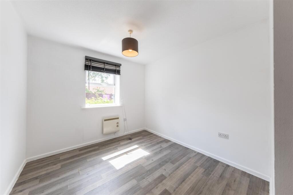 Apartment in Crewe - View 4
