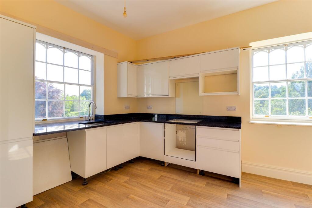 Apartment in Guildford, Surrey - View 3