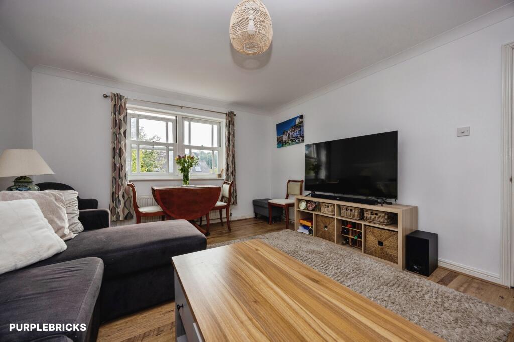 Apartment in Guildford, Surrey - View 3