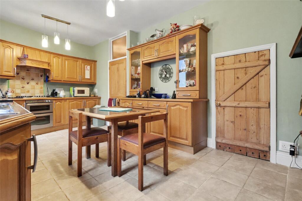 43, East Street, South Molton, Devon, EX36 photo 3
