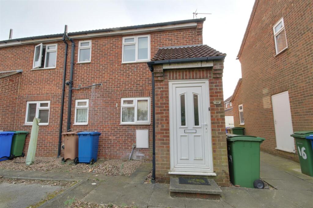 2-bed flat on Trinity Court, Grovehill Road, Beverley, £120,000