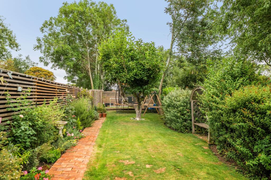 Apartment in Tandridge, Warlingham - View 4