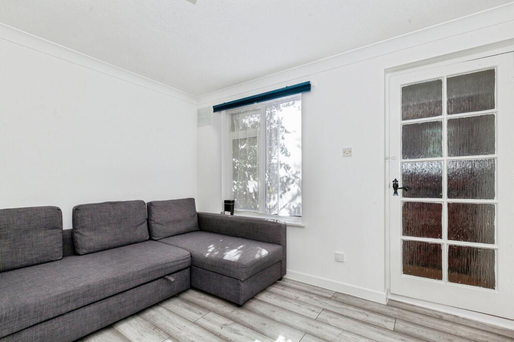 Braemar Gardens, Slough, SL1 photo 2