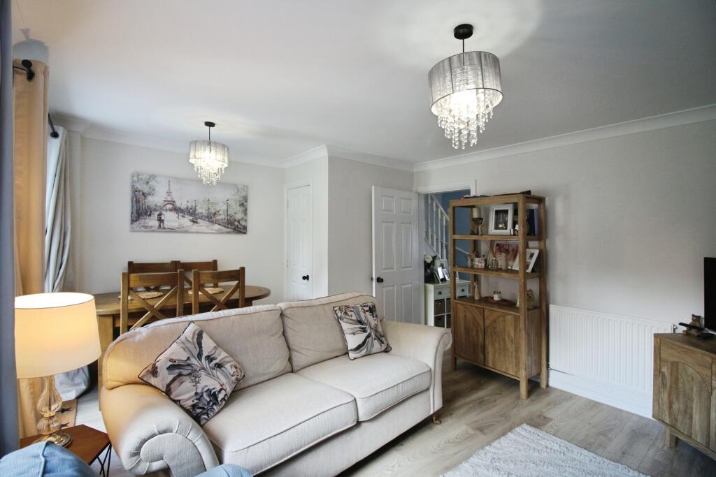 House in Wakefield, Robin Hood - More