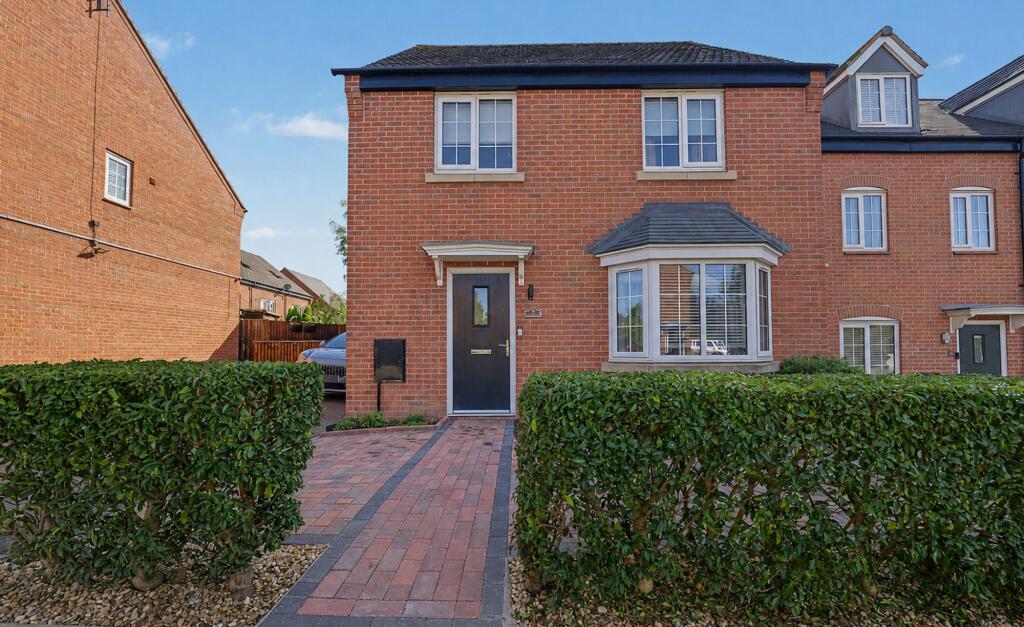 4-bed detached on Stoneyford Road, Overseal, DE12, £300,000