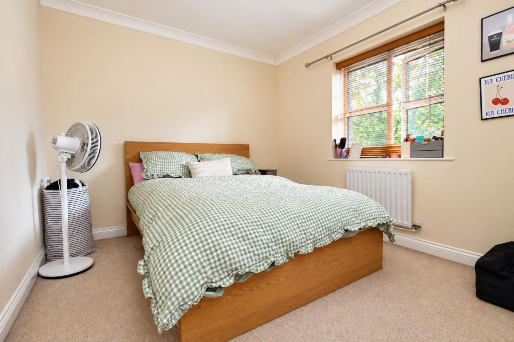 Apartment in Eastleigh, Fair Oak and Horton Heath - View 4