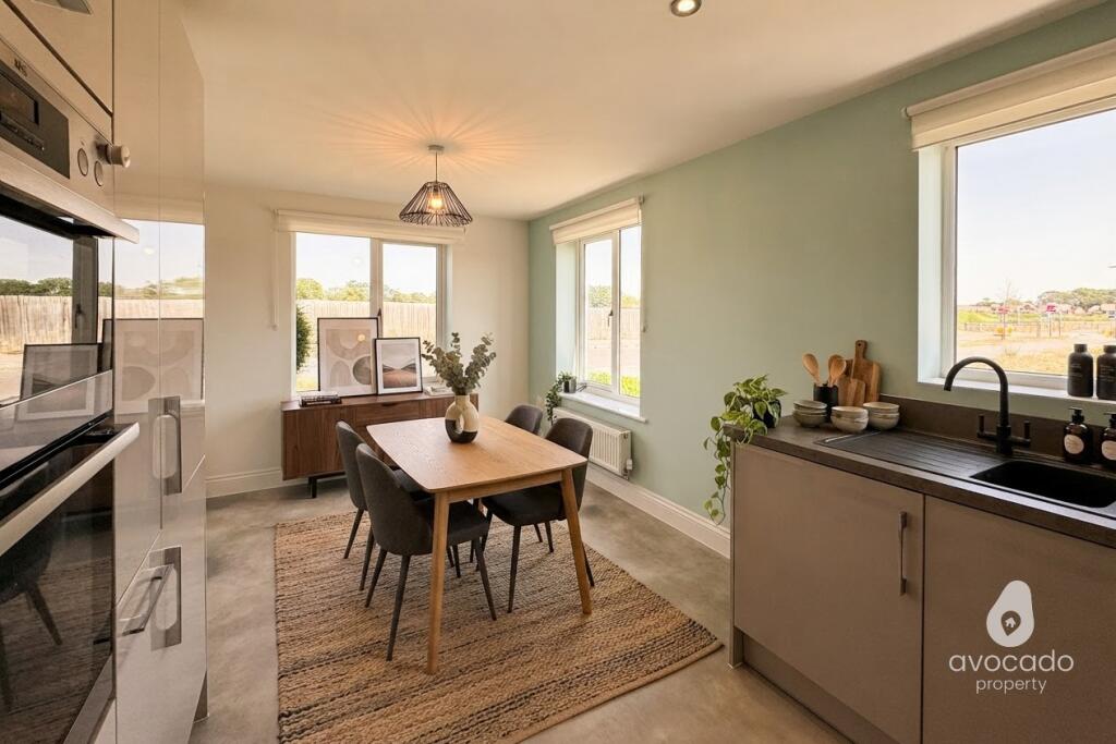 House in Spencers Wood, Ryeish Green, Shinfield - More