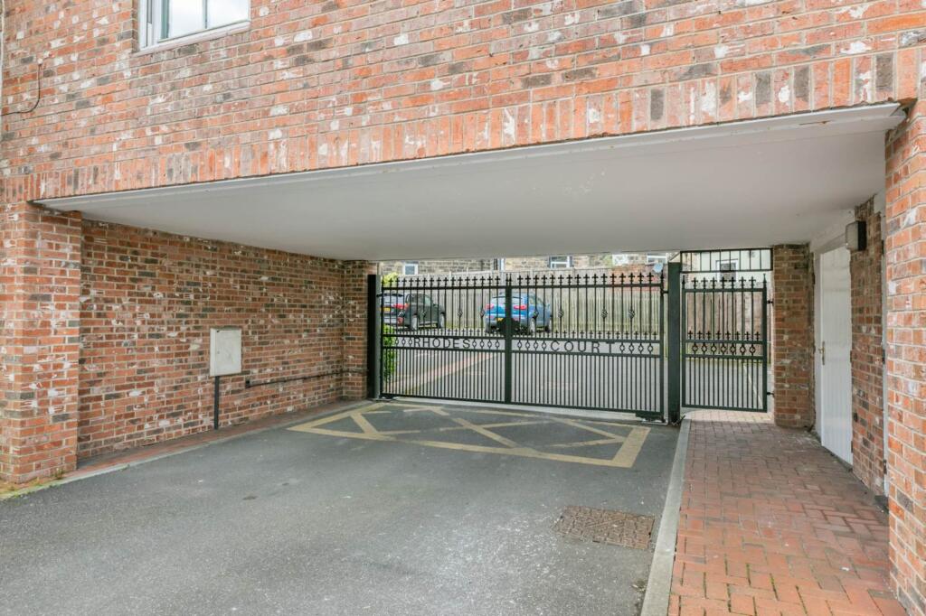 Apartment in Leeds - View 2