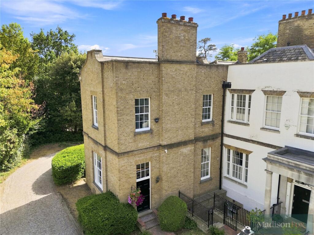 House in Chigwell, Grange Hill - View 2