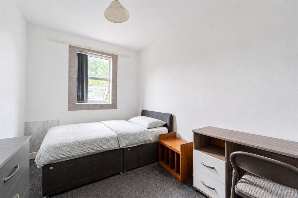 6 bedroom house for rent