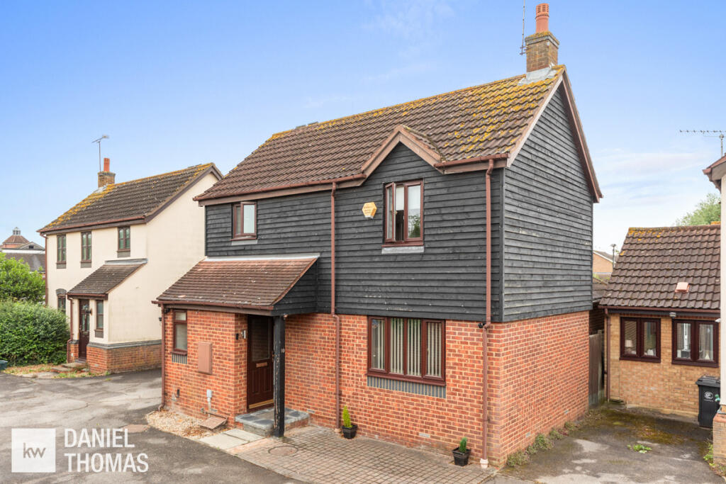 Horseshoe Close, Waltham Abbey, EN9 photo 2