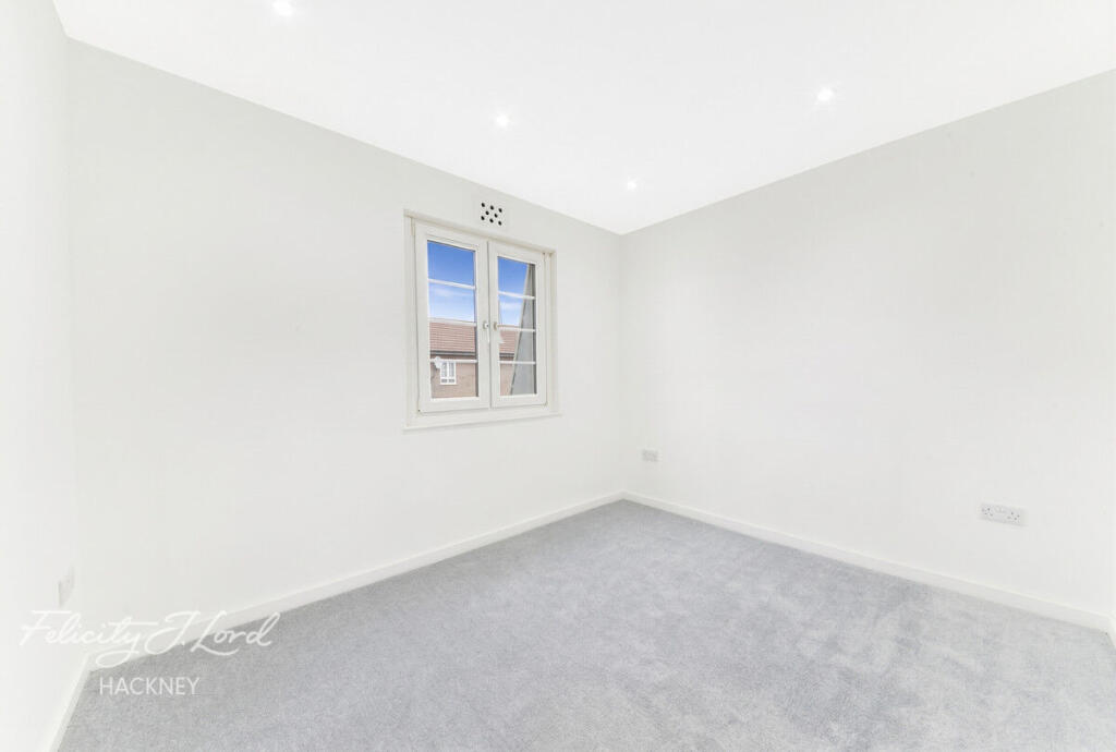 Apartment in London, Old Kingshold Estate, Hackney - View 4