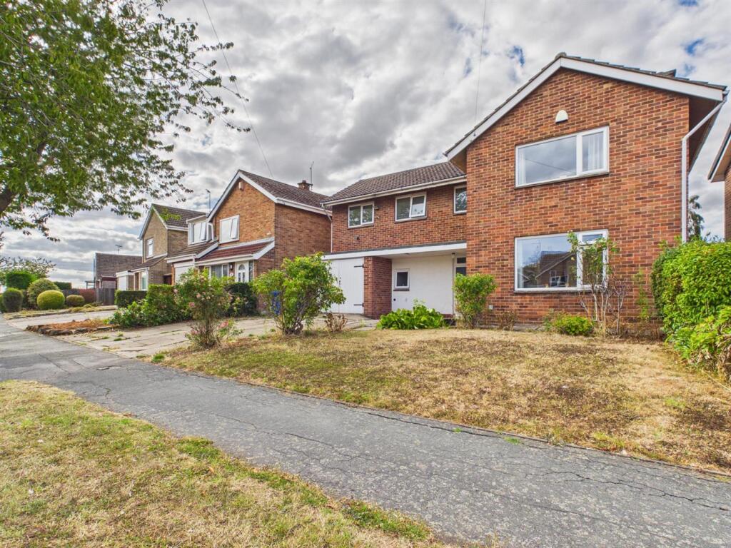 4-bed detached on Carsington Crescent, Allestree, Derby, £345,000