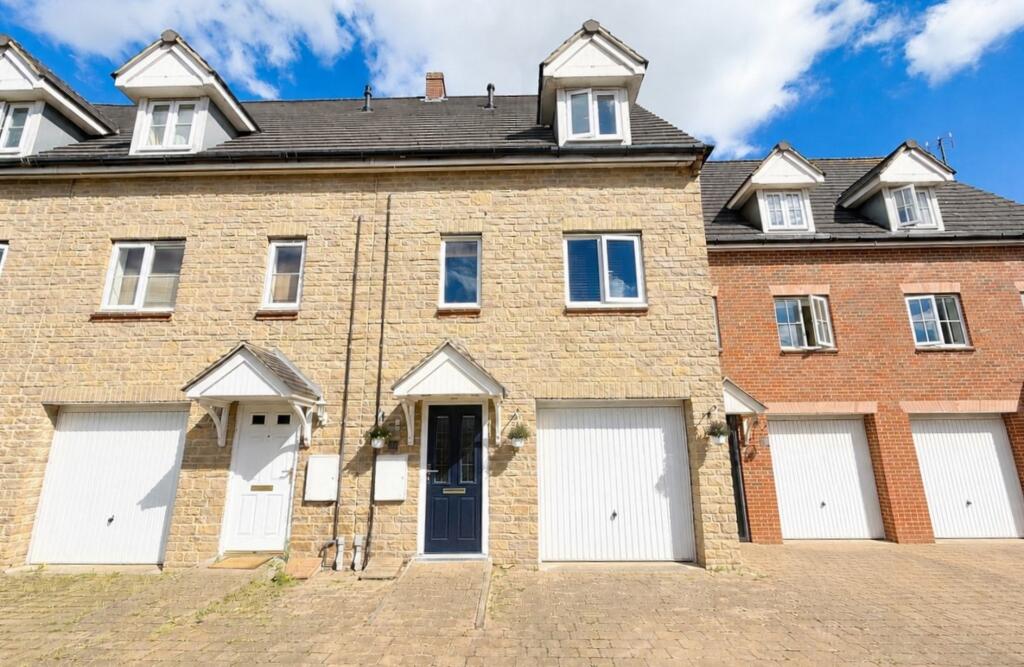 Main image of property: Ashmead Road, Banbury, Oxfordshire