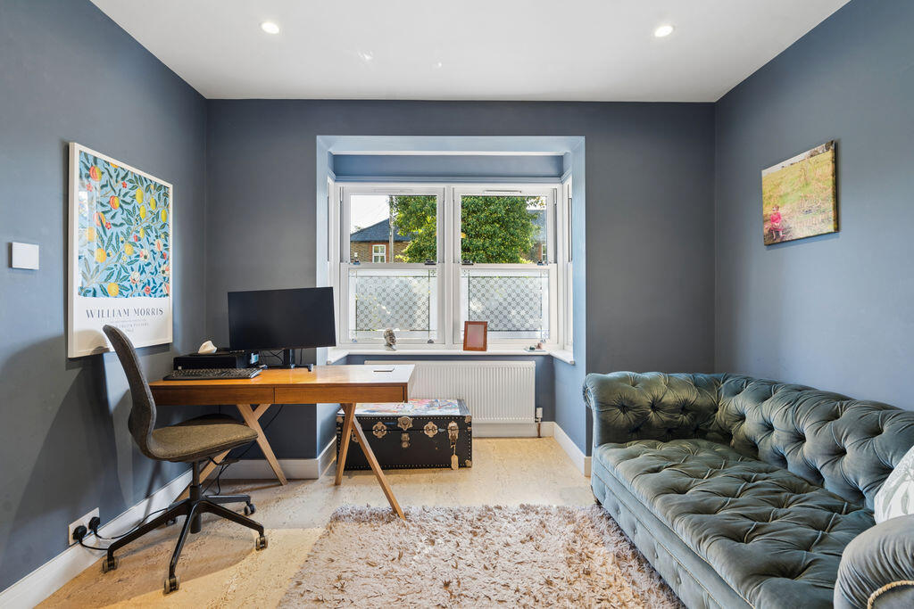 House in Maidenhead, Cookham Rise - More