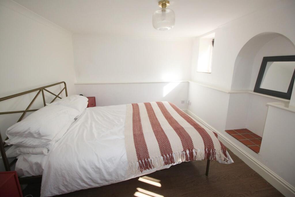 Apartment in Southampton - More