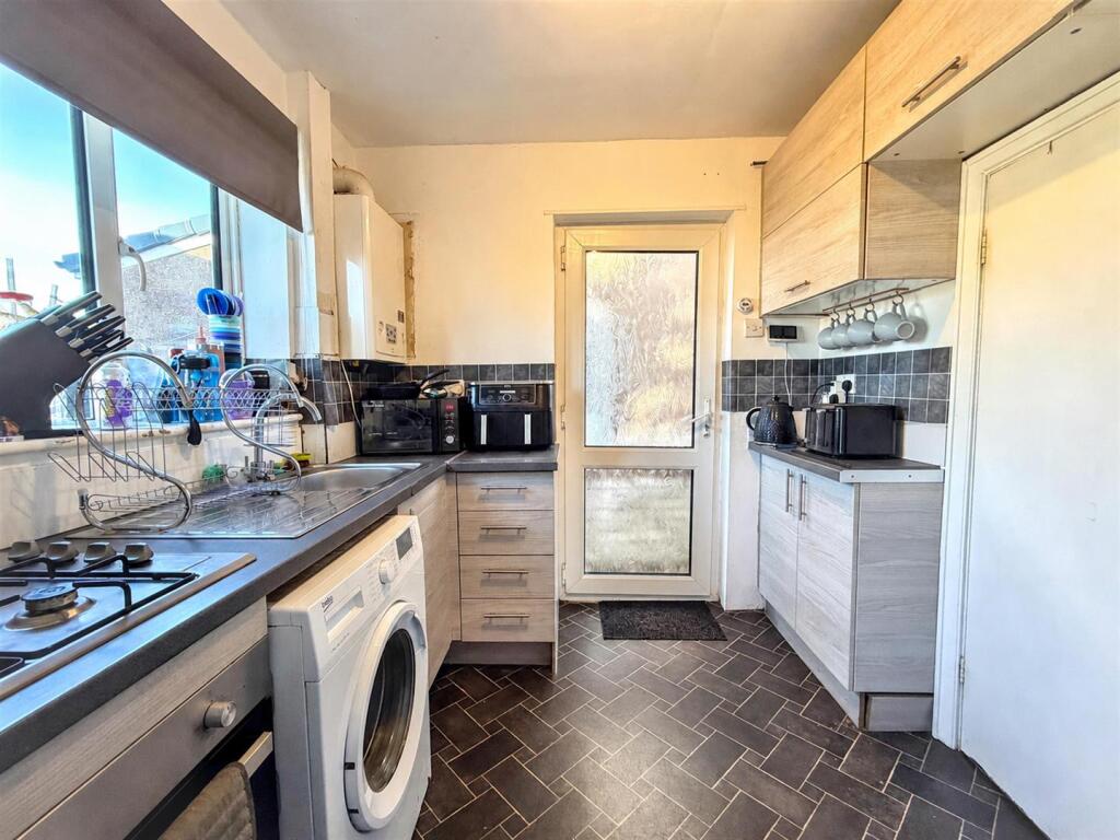 House in High Peak, Buxton - View 4