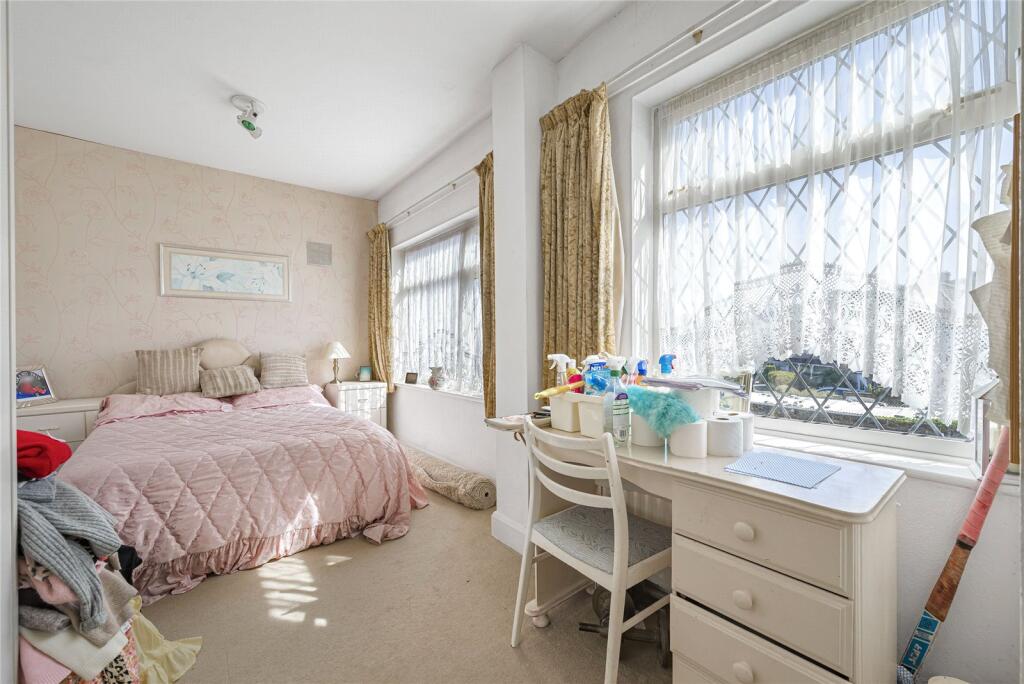 House in Dartford - More