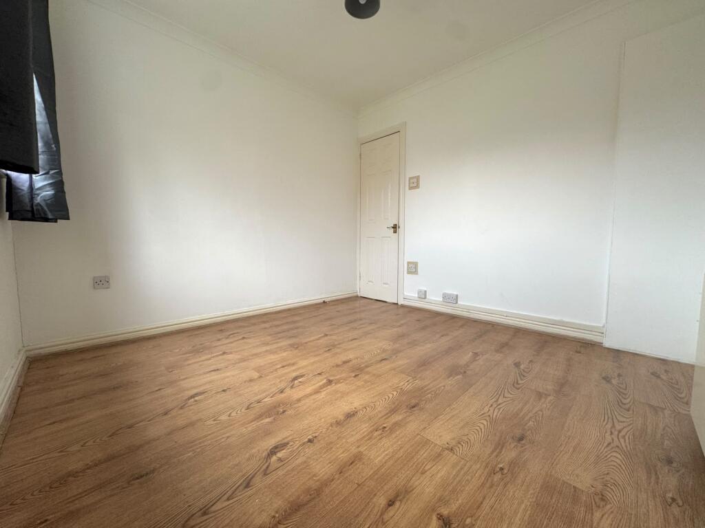 Apartment in Swindon, South Swindon - View 5