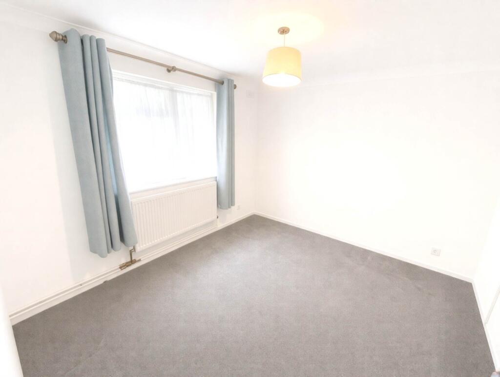 Apartment in Watford - More