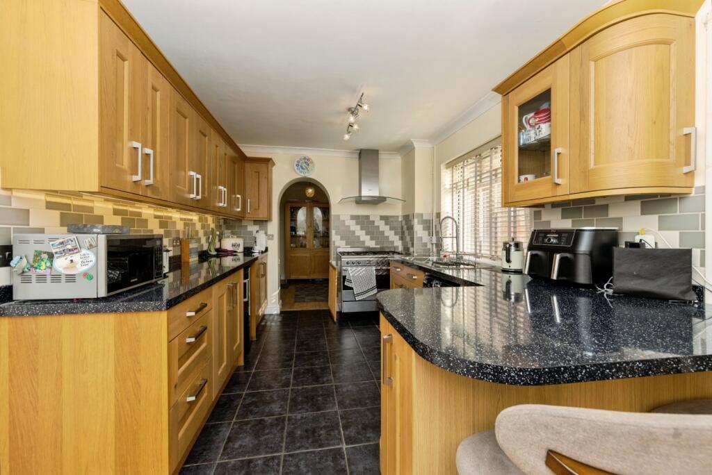 House in Swansea, Trimsaran - More