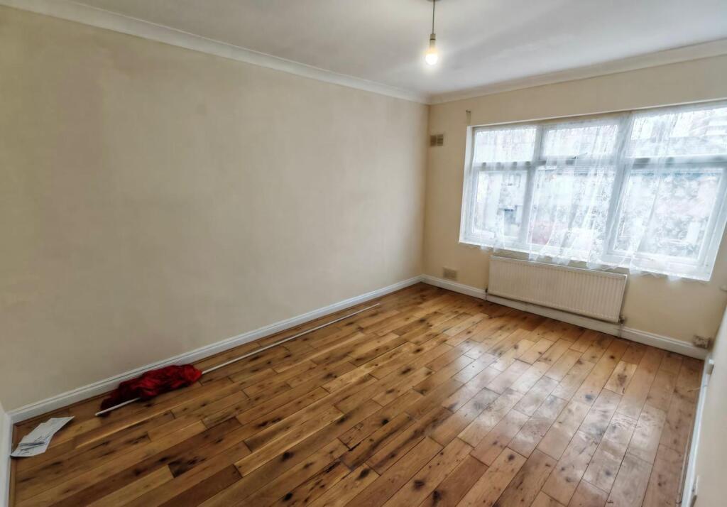 Main image of property: Hornchurch, RM12