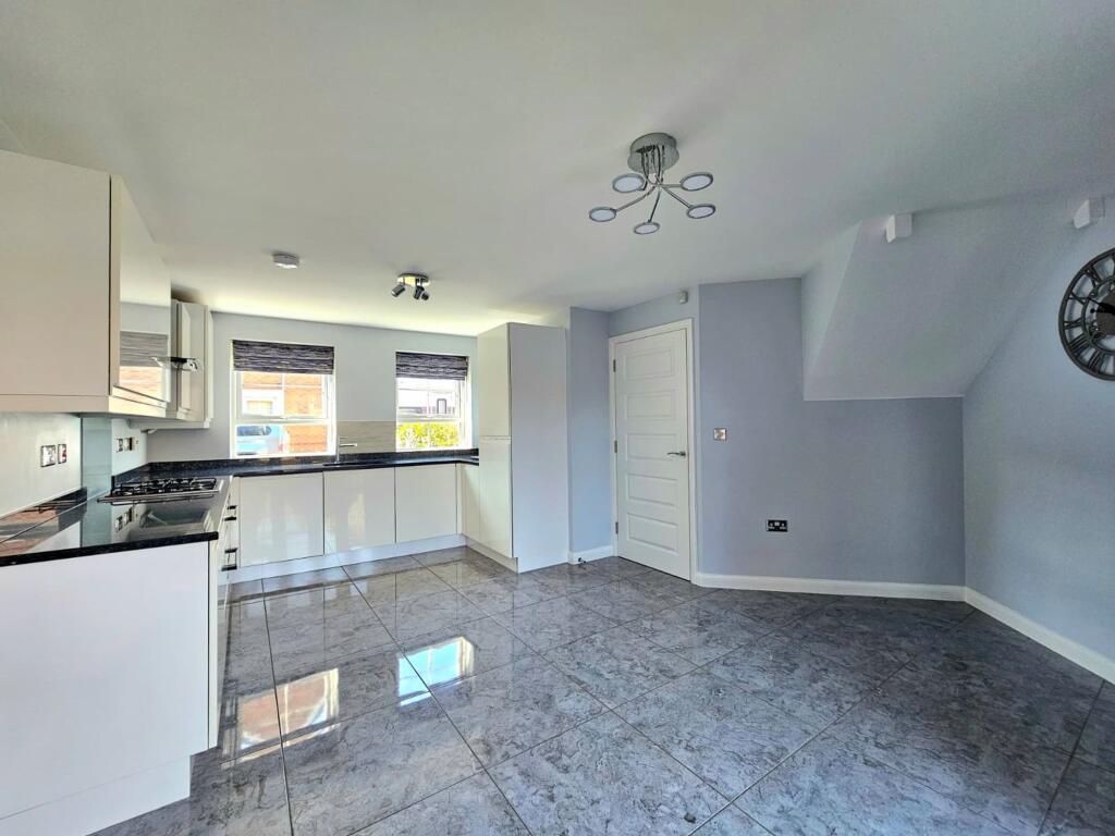 House in Gloucester - View 2