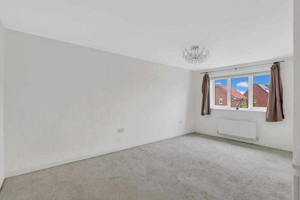 Magee Close, Hucknall, NG15 - More
