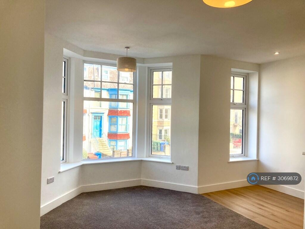 Apartment in Scarborough, The Old Town - View 2