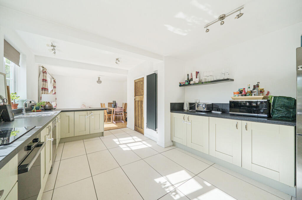 House in Woking, Maybury, Westfield - View 3