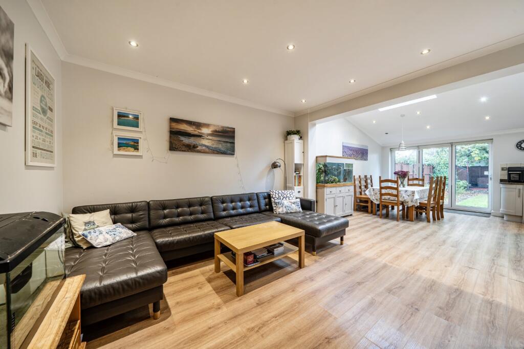 House in London - View 2