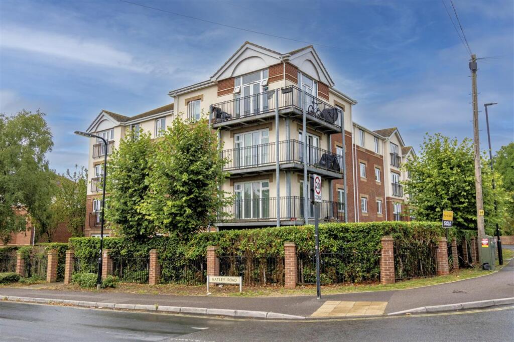 Main image of property: West End House, 140 West End Road, Southampton