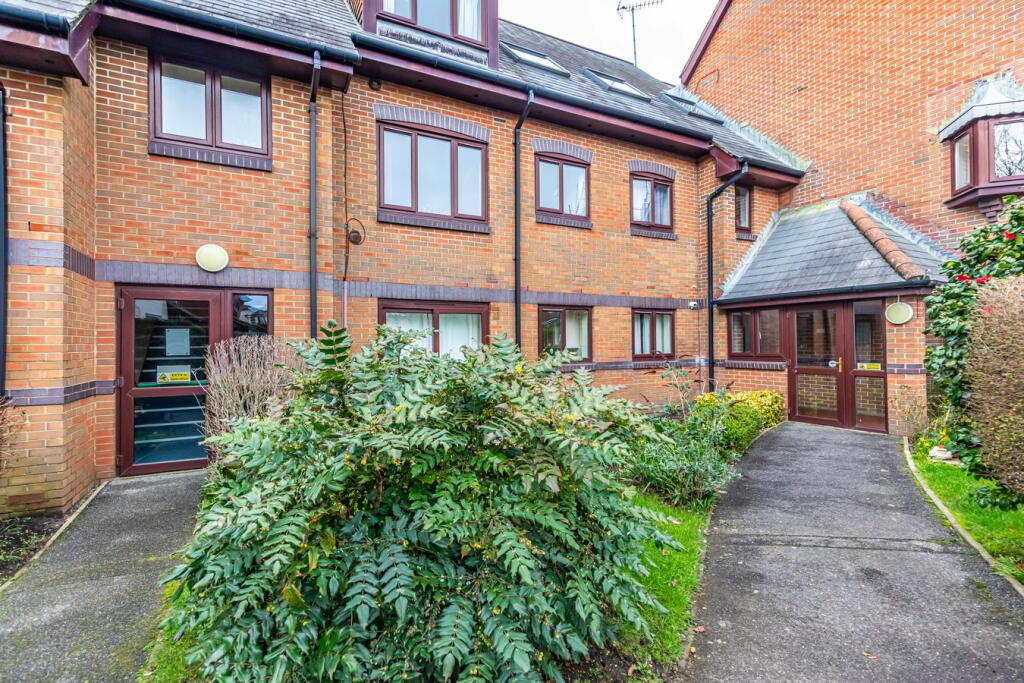 Apartment in Poole - More