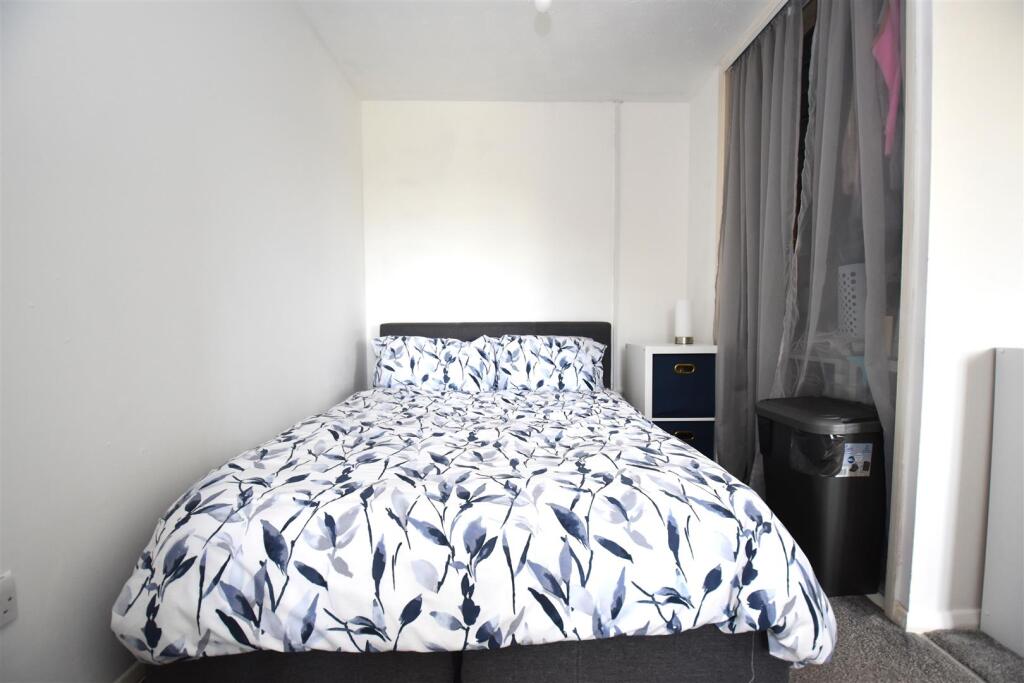 Apartment in Southend-on-Sea - View 4