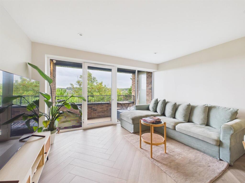 Apartment in Croydon - View 2