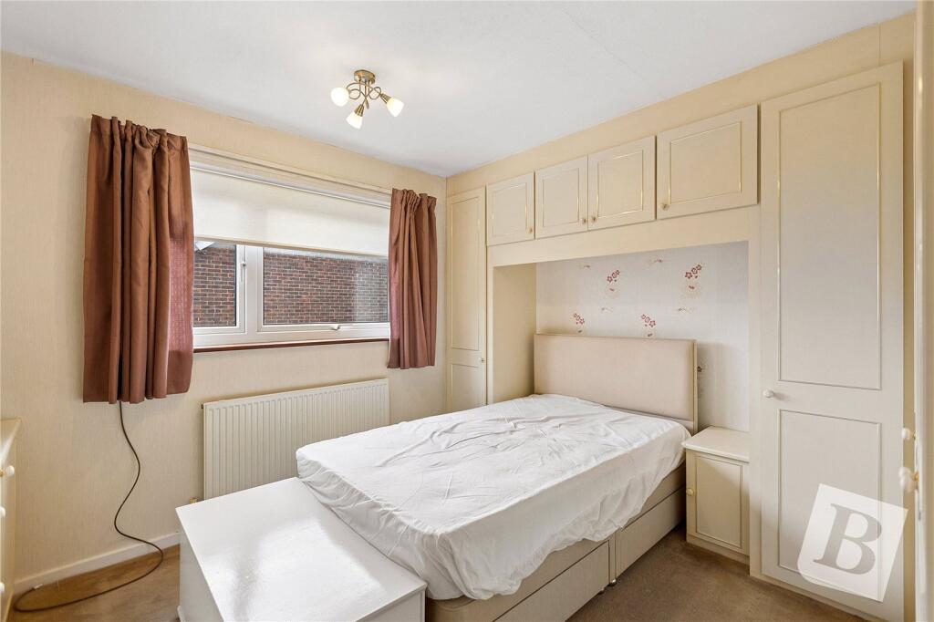 House in Southend-on-Sea - More