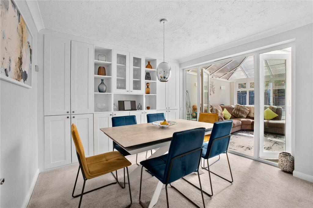 House in Surrey Heath, West End - More