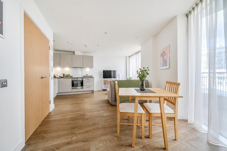 Apartment in Ilford - View 4