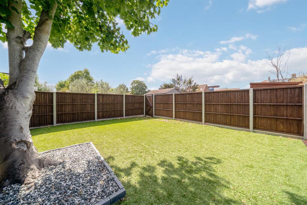Apartment in Kingston upon Thames - More