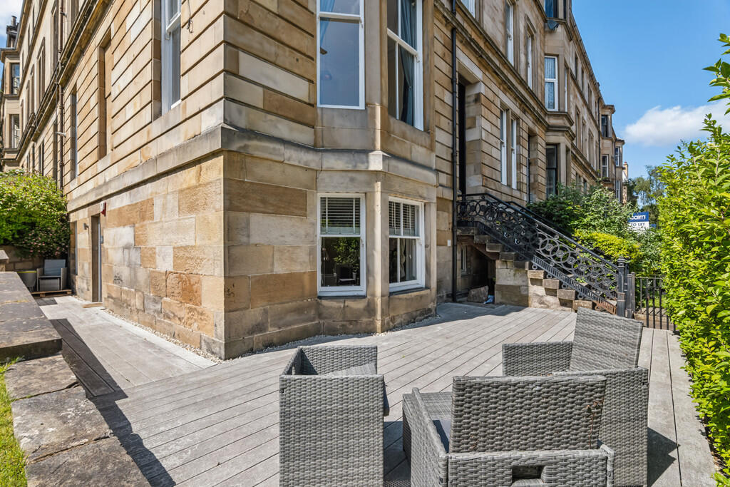 Main image of property: 22a Southpark Avenue, Hillhead, G12 8HZ